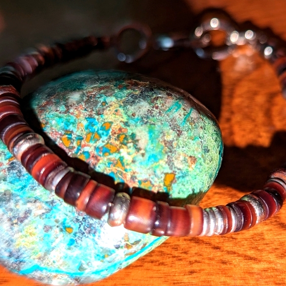 Handmade shell beaded bracelet - Picture 2 of 10